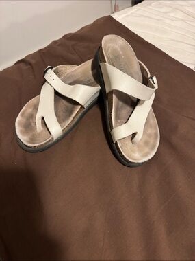 Mephisto Women's Cream Toe-Loop Sandals with Buckle